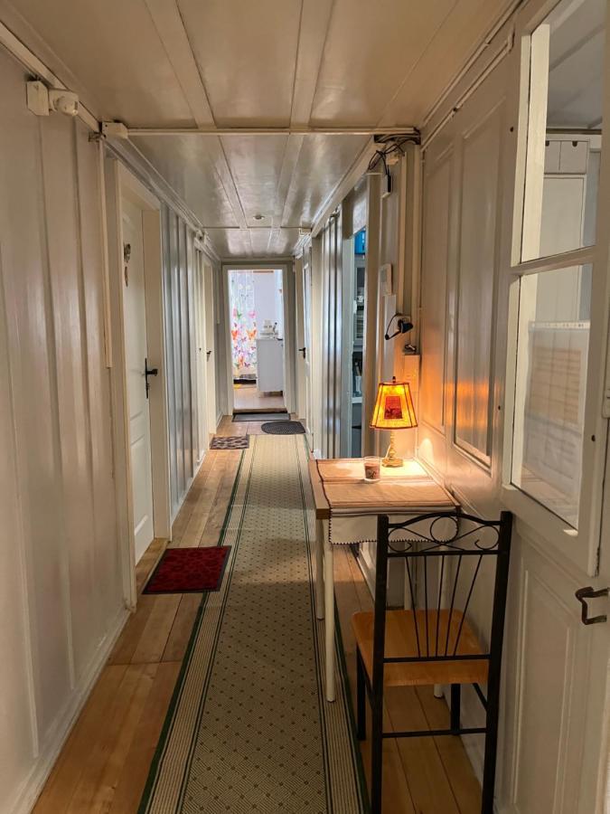 Chambre Papillon Avec Acces Terasse La Neuveville Luaran gambar