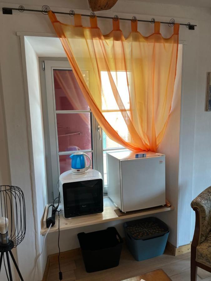 Chambre Papillon Avec Acces Terasse La Neuveville Luaran gambar