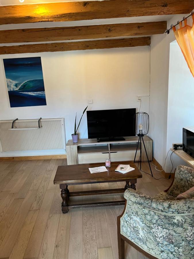 Chambre Papillon Avec Acces Terasse La Neuveville Luaran gambar