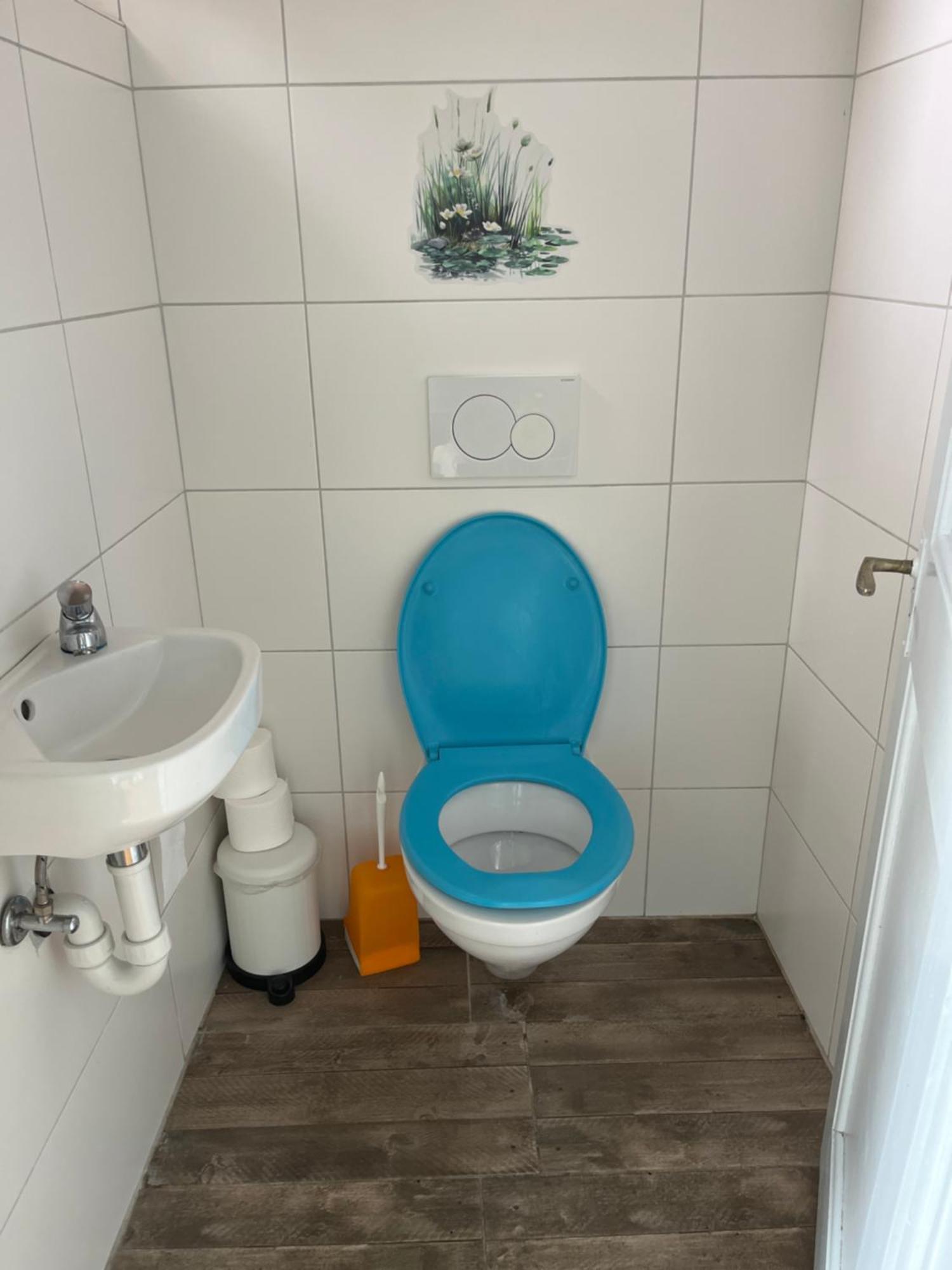 Chambre Papillon Avec Acces Terasse La Neuveville Luaran gambar