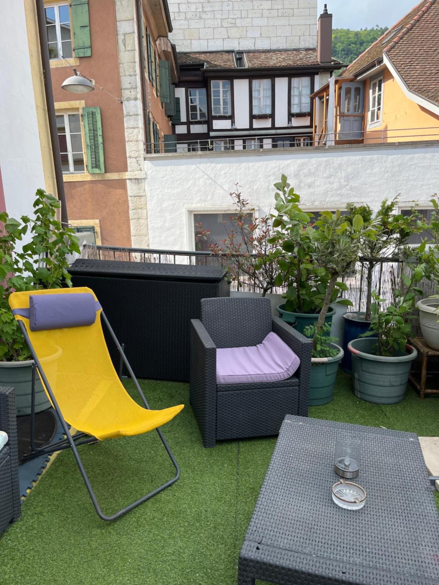 Chambre Papillon Avec Acces Terasse La Neuveville Luaran gambar